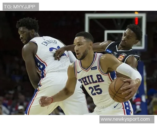 稳定火力对决普理查德与西蒙斯半场表现精彩各自贡献11分和10分