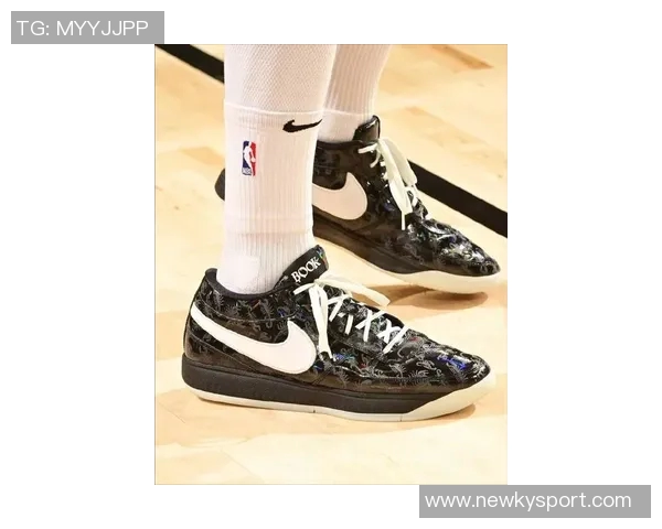 布克赛后手持库里签名鞋款Book1出席采访引发热议