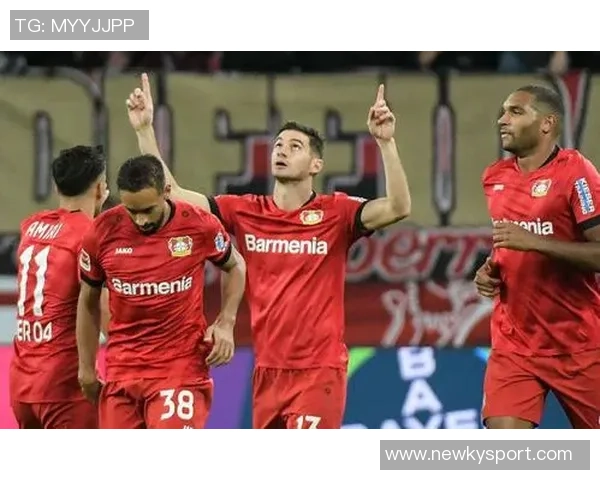 文莱门将遭逼抢慌乱二次抱球被判禁区内间接任意球引发热议