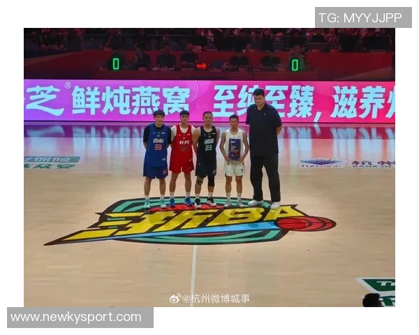 姚明重返休斯敦球迷期待他在主场揭幕战的精彩表现